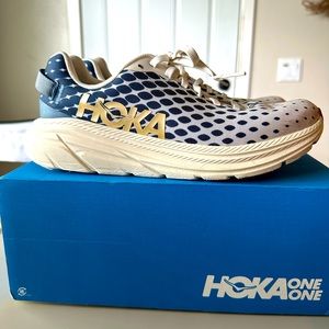 Women’s HOKA size 7.5 Rincon in great shape!